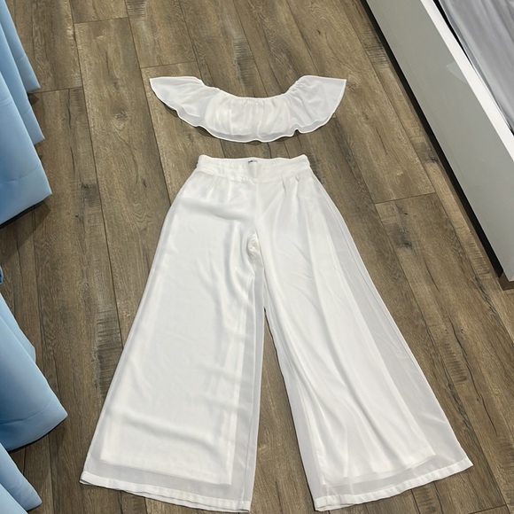 Fashion nova off shoulder crop top and flowy pant - Picture 3 of 10